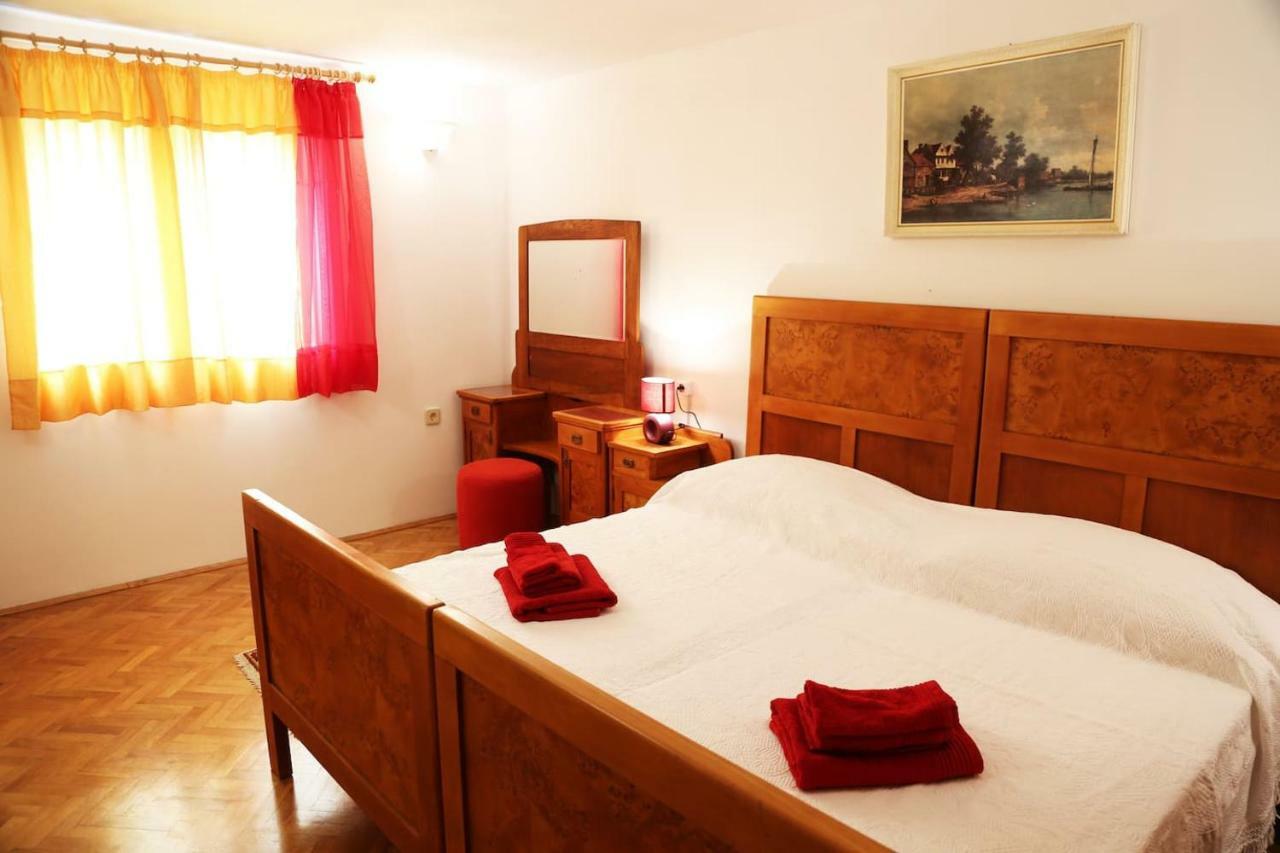 Authentic Apartment On The Seaside Omišalj المظهر الخارجي الصورة